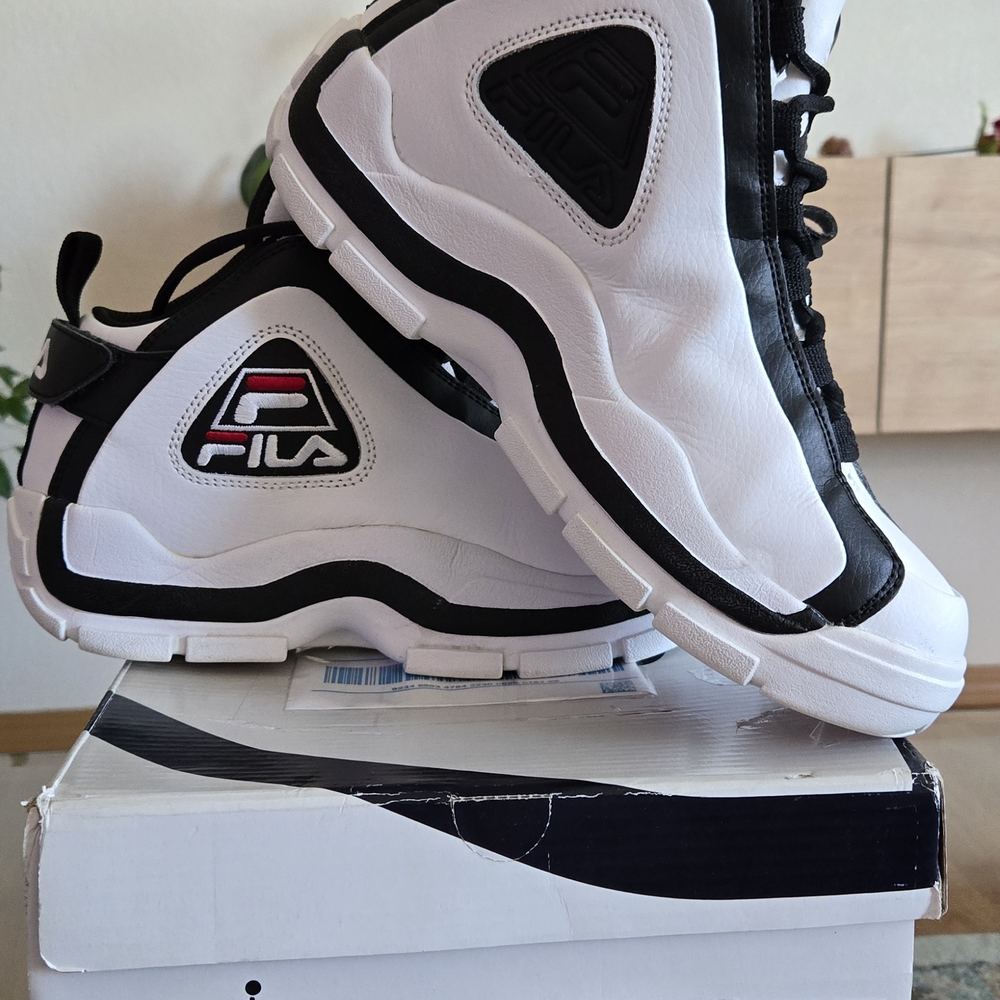 SOLD.  Fila Grant Hill 2  Men's Black and White Sneakers